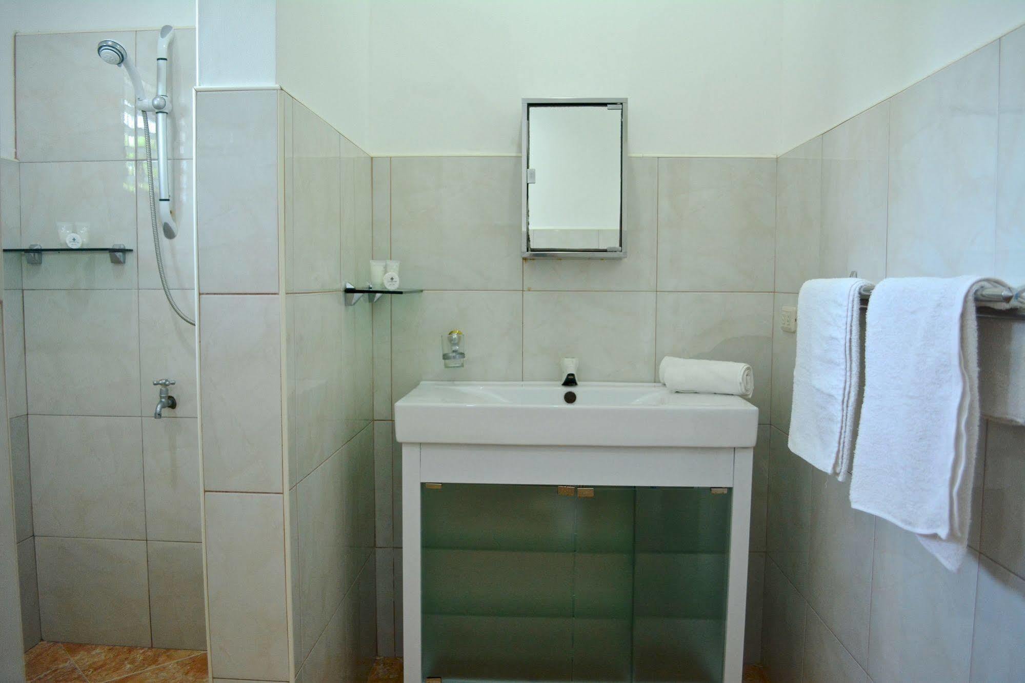 Olivia Resort Serviced Apartments And Bungalows Panglao Extérieur photo